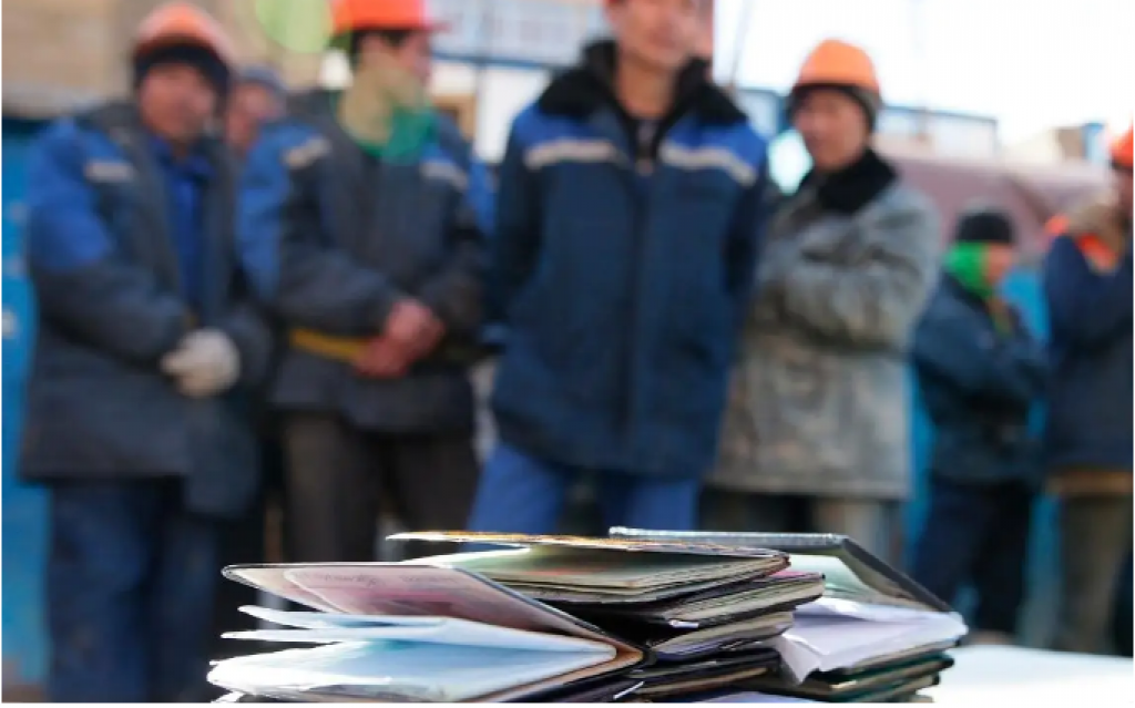 Сколько иностранцев работают в Казахстане