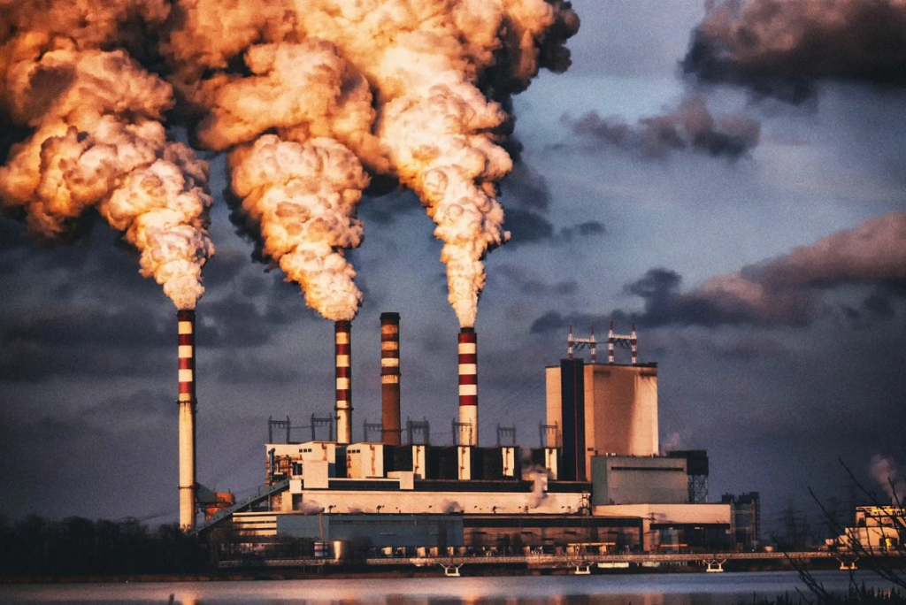 Премьер указал на срывы ремонтов ТЭЦ и слабую работу акимов