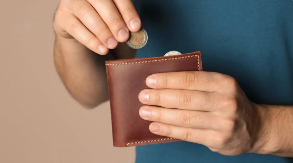 Зарплаты бюджетников проиндексируют после повышения НДС в Казахстане