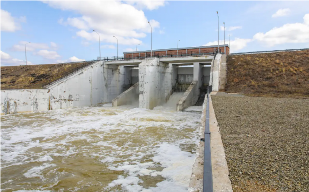 Водохранилища массово сбрасывают воду в четырех регионах Казахстана