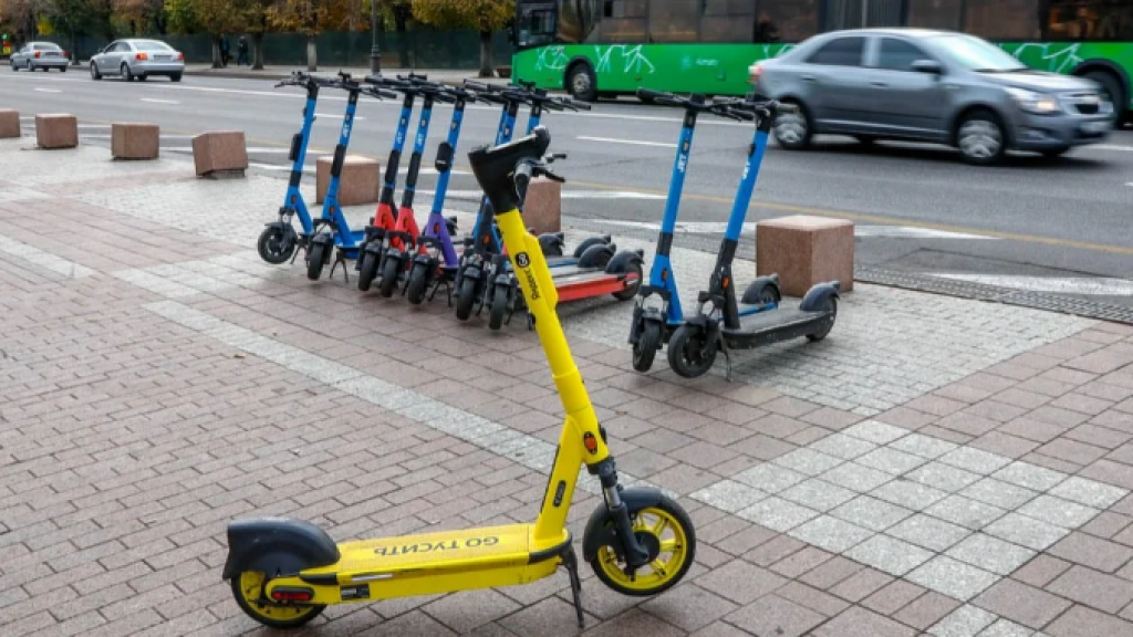 В Казахстане предлагают вновь пересмотреть скоростные ограничения для электросамокатов