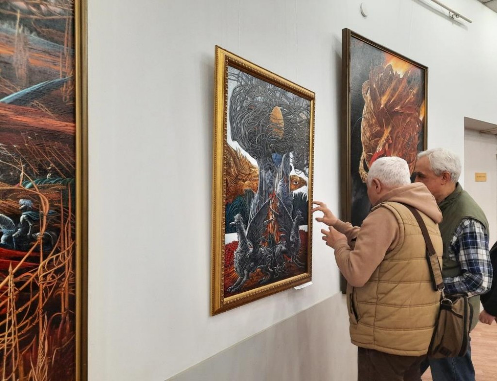 Фантастическая планета: в Караганде состоялось открытие новой персональной выставки Айбека Бегалина