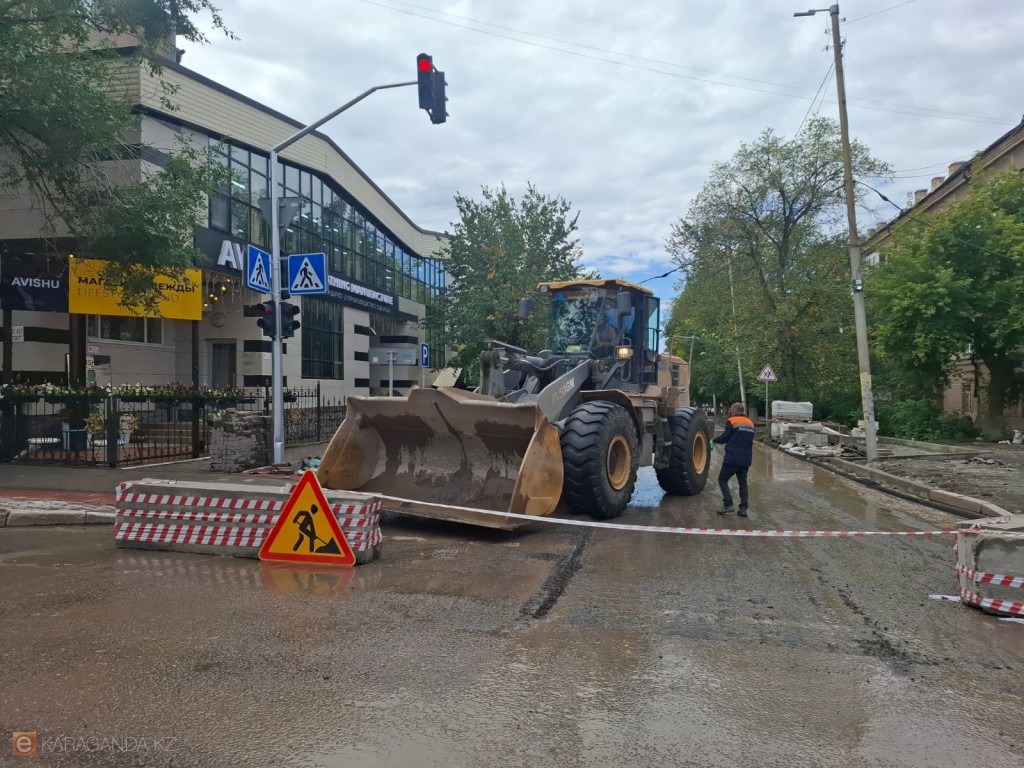 В Караганде перекрыли участок улицы Лободы из-за дорожного ремонта