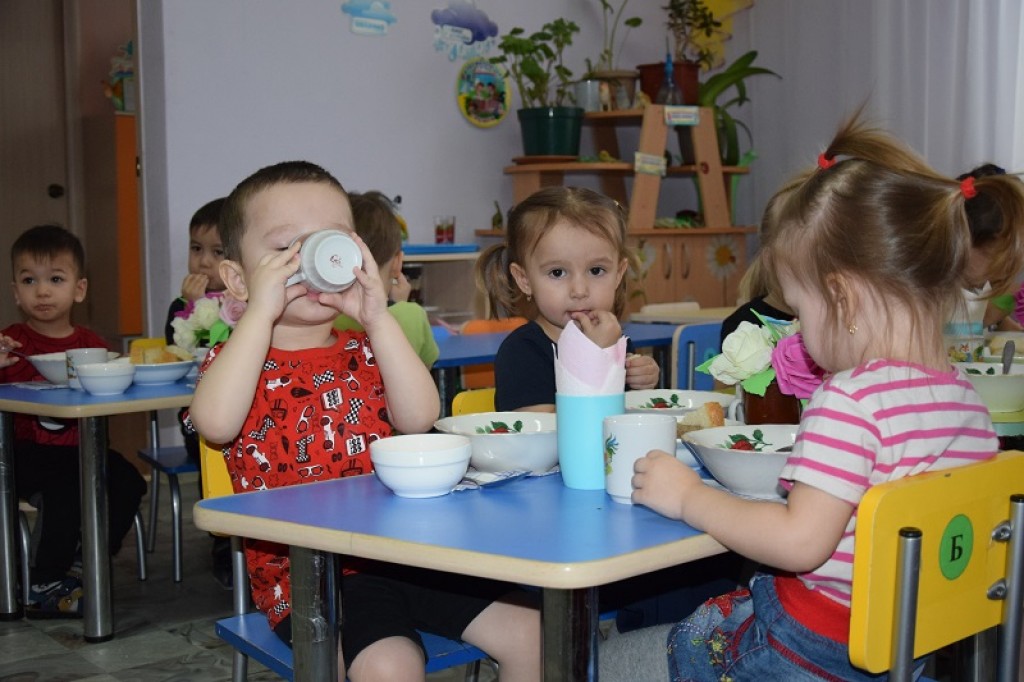 Как должны кормить в детских садах Караганды, согласно нормам