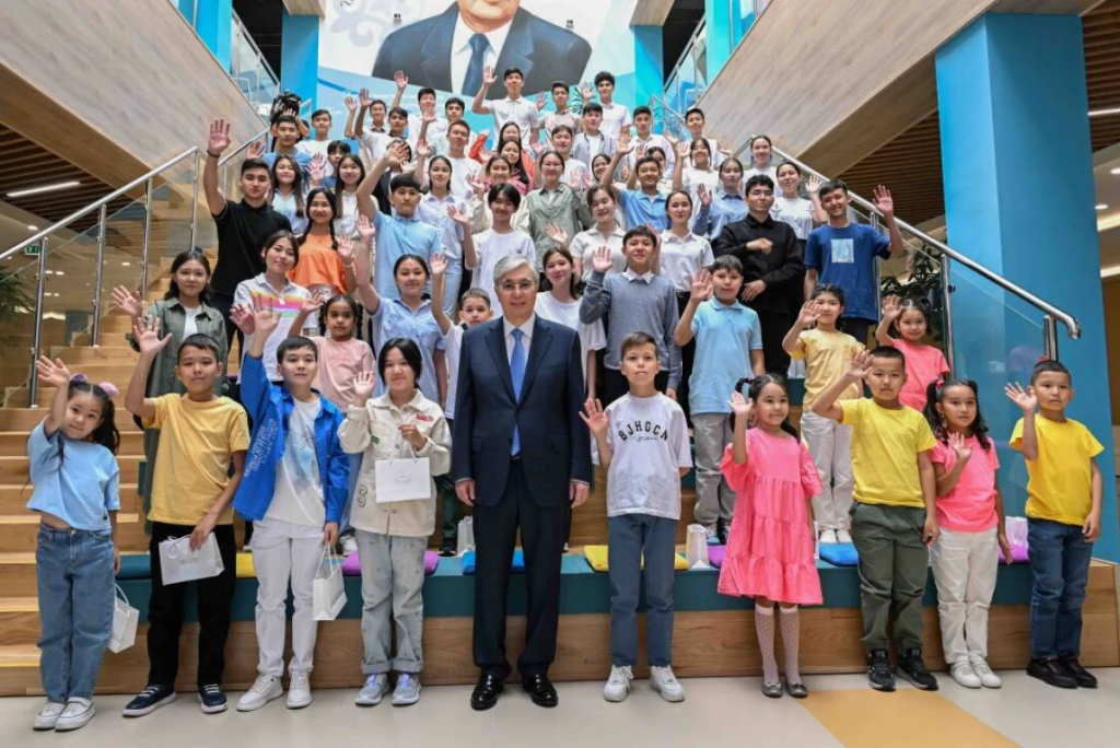 Президент поздравил казахстанцев с Днем защиты детей