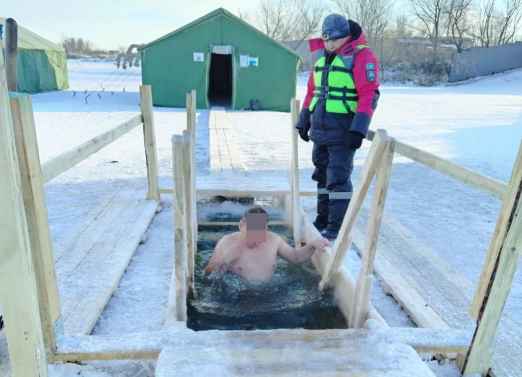 В ночь с 18 на 19 января в купелях Карагандинской области окунулись больше тысячи человек