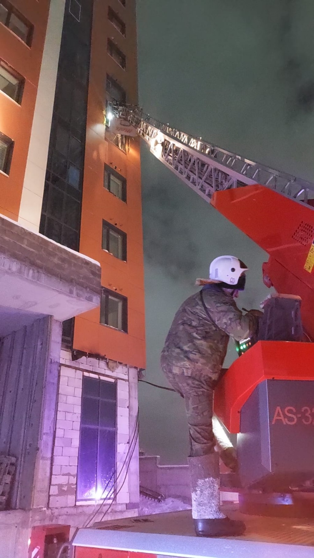 В Караганде по улице Дюсембекова произошел пожар