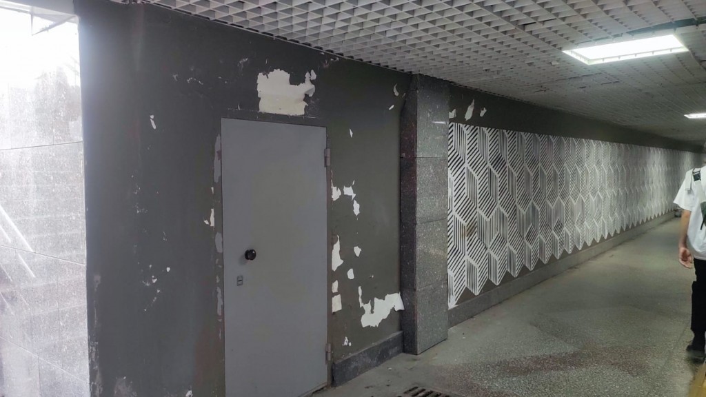 Ремонт после ремонта проводят в подземном переходе Караганды