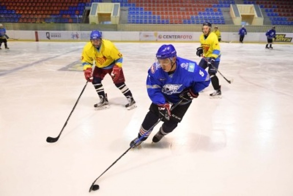 В хоккей играют металлурги АО «АрселорМиттал Темиртау»