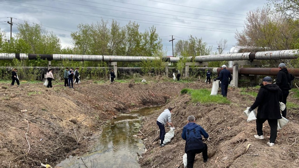 Источник жизни: В Караганде очистили от мусора окрестности реки Букпы