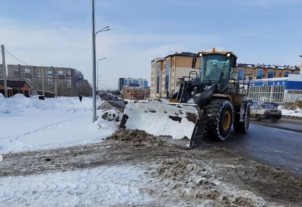 За семь дней из Караганды было вывезено более ста тысяч кубометров снега