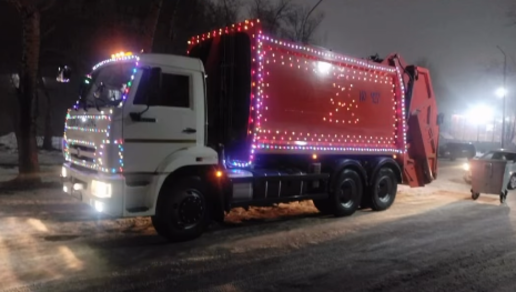 Праздничный город и работа без выходных: как в Караганде обеспечивали чистоту