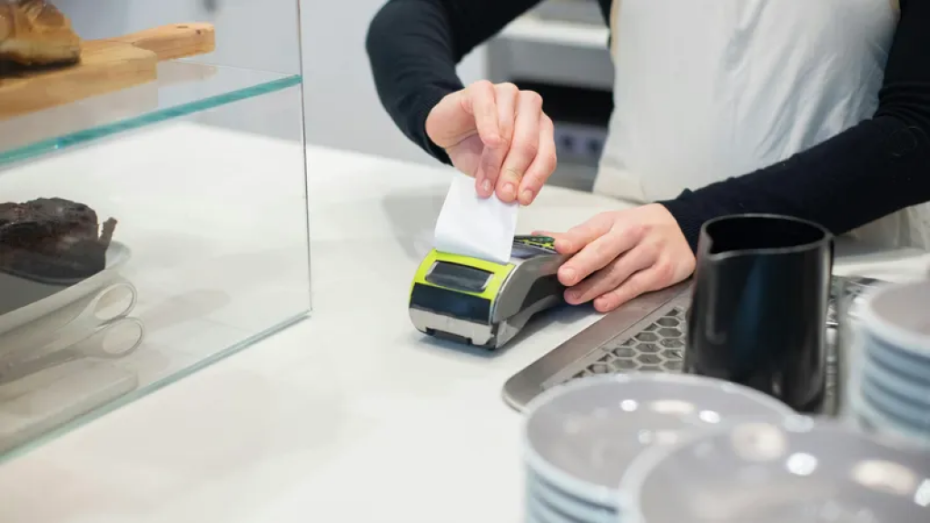 Когда можно указать ИИН в чеке: казахстанцам напомнили правила