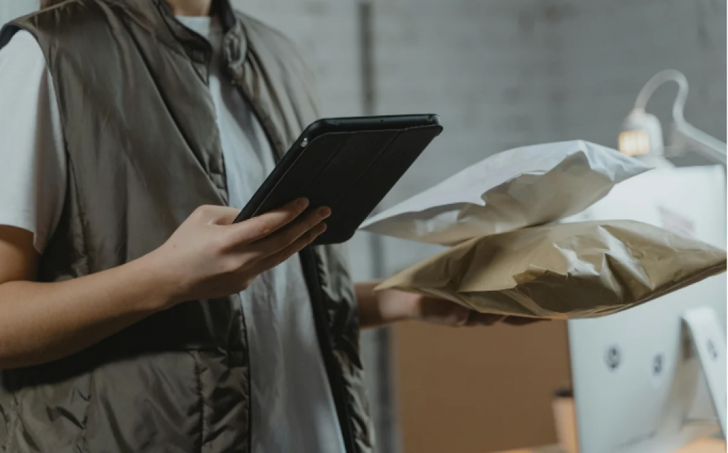 В Казахстане обновлены требования к работе почтальона