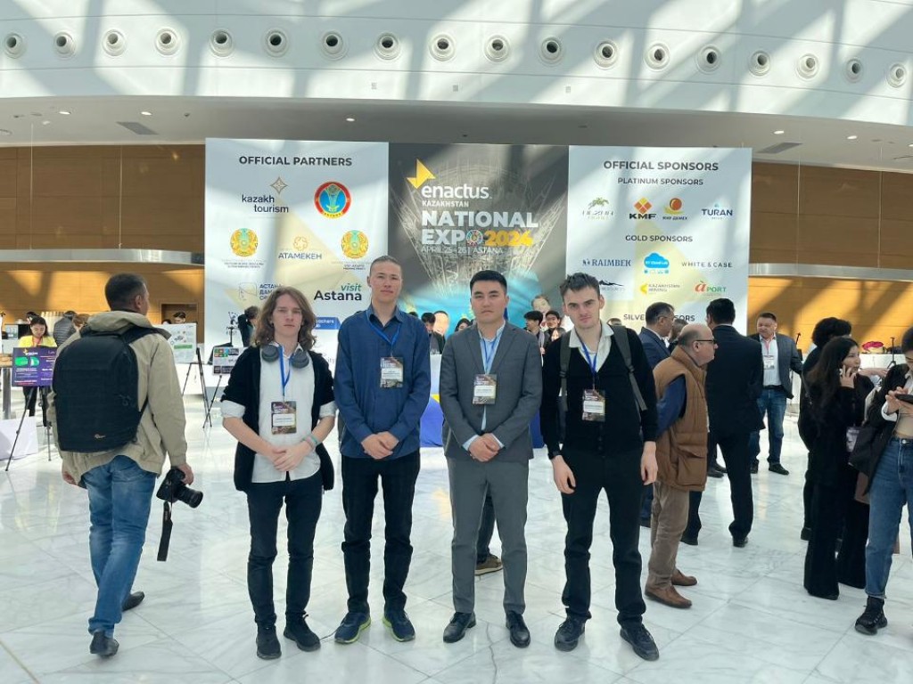 Интерактивный мусорный контейнер для макулатуры создали студенты темиртауского колледжа