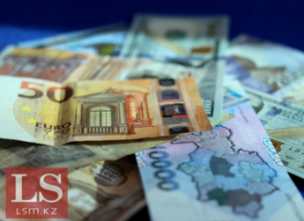 Казахстанцы охладели к доллару и евро