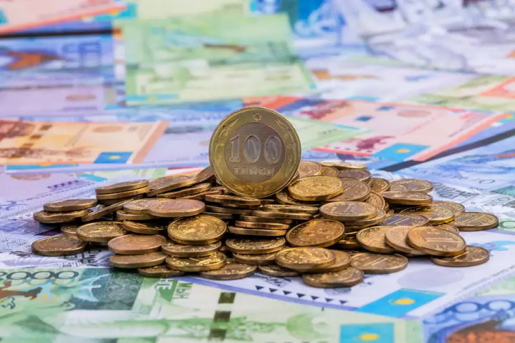 В Фонде медстрахования ответили на жалобы казахстанцев о выплате взносов с нескольких работ