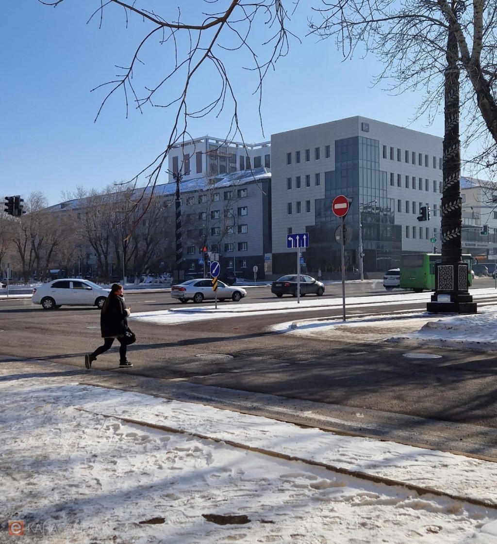 С одного из центральных перекрёстков Караганды пропал пешеходный светофор