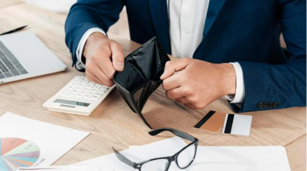 Минфин утвердил новые правила: имущество банкротов будут продавать на аукционах с порога в 75%