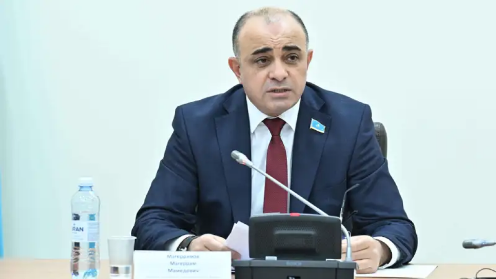 Педофилам и террористам хотят запретить въезд в Казахстан