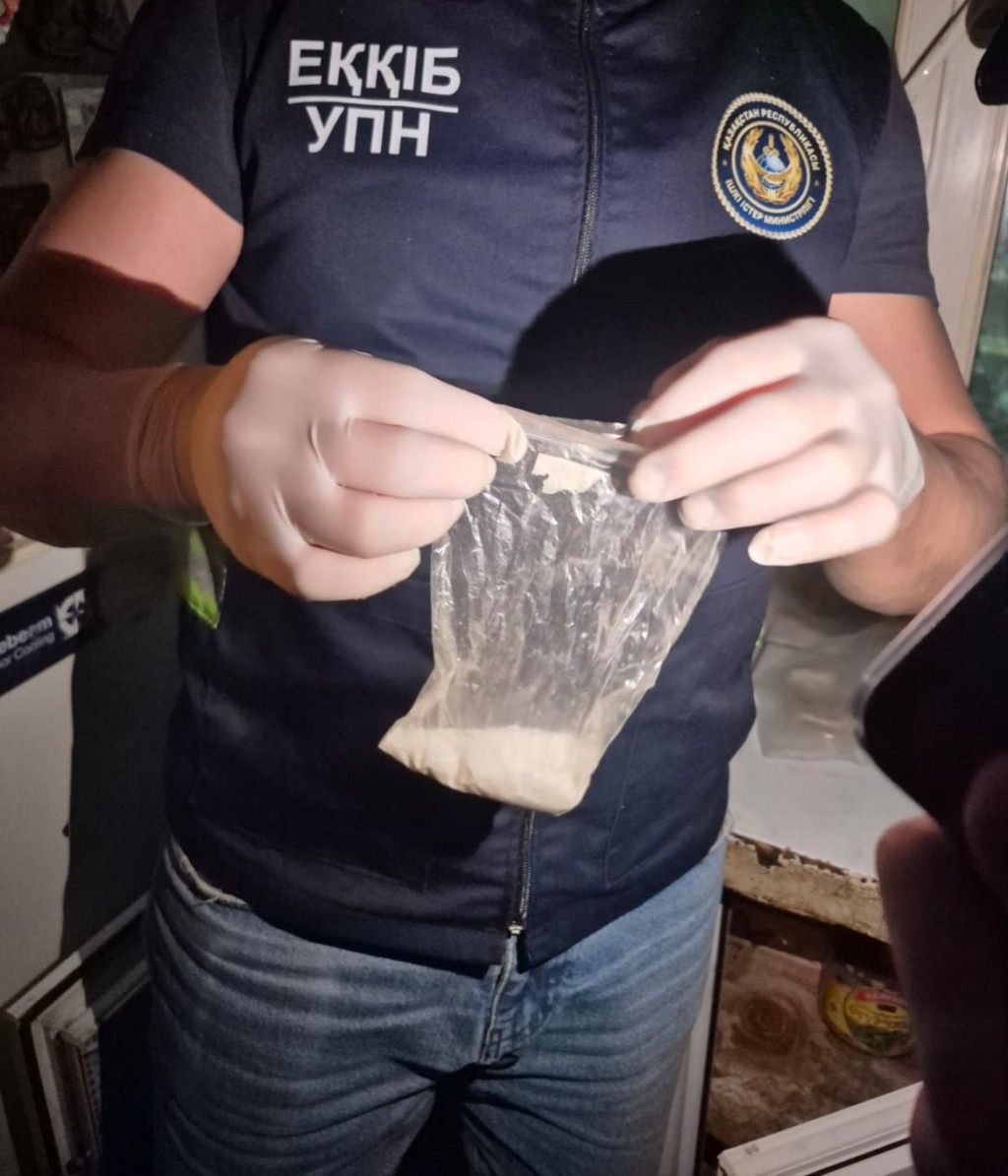 В Темиртау полицейские задержали мужчину с партией синтетических наркотиков