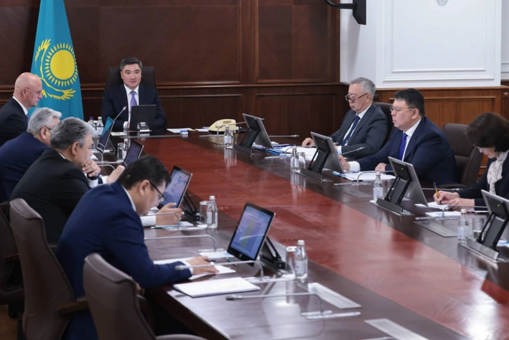 Недостаточный контроль акимов тормозит реализацию нацпроекта в медицине — Бектенов