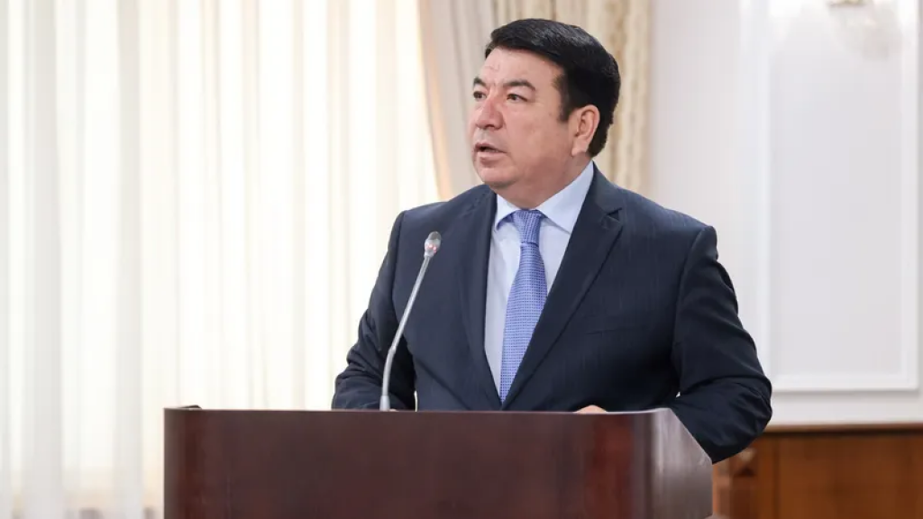 Глава Минпросвета ответил, сдавал ли деньги на выпускные детей