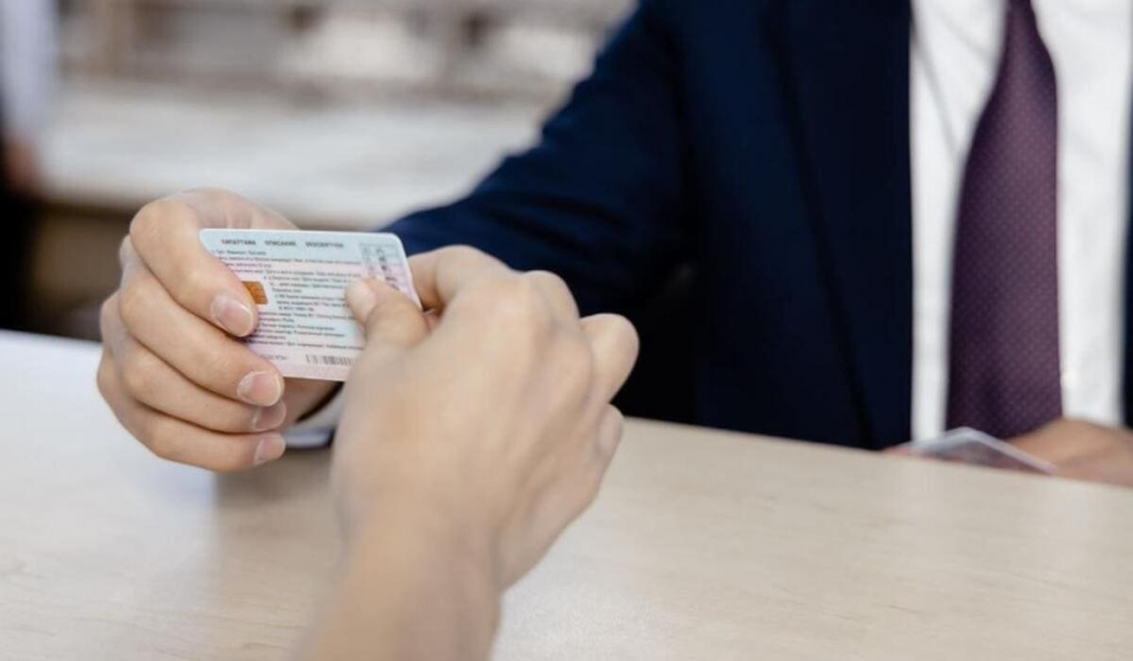 Будут ли выдавать водительские права казахстанцам без медстраховки