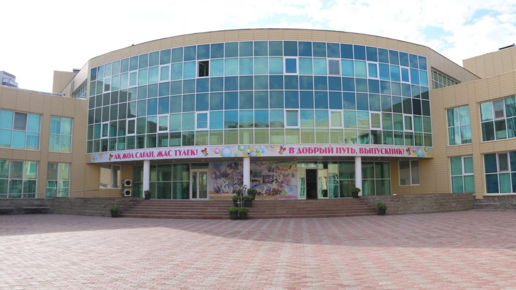 Гранты в зарубежные вузы и Назарбаев Университет завоевал 61 выпускник NIS Караганды