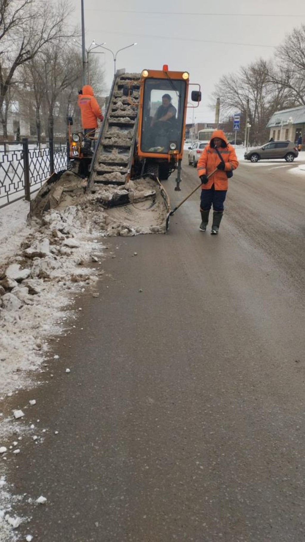 С улиц Темиртау с начала текущего года вывезли более 10 тысяч кубометров снега