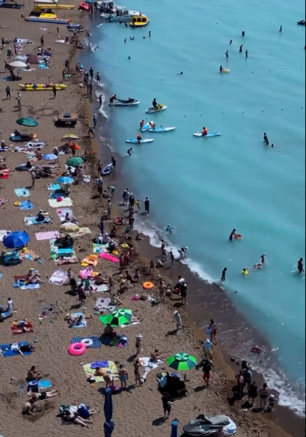 С пляжных зон на Балхаше вывезли тысячу мешков мусора