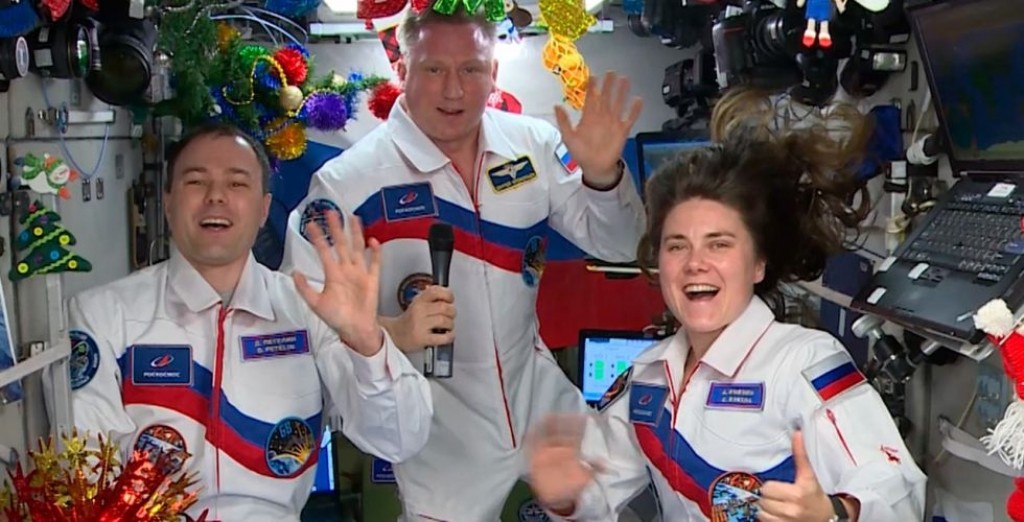 Жителей Земли поздравили с Новым годом из космоса