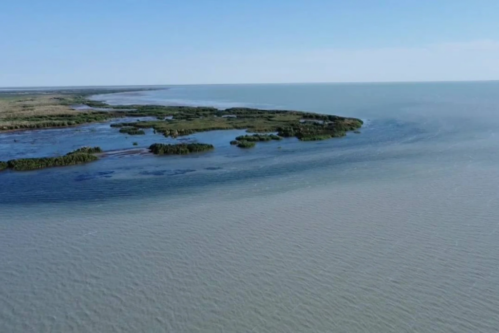 Исчезающее озеро: Франция помогает Казахстану спасти Балхаш