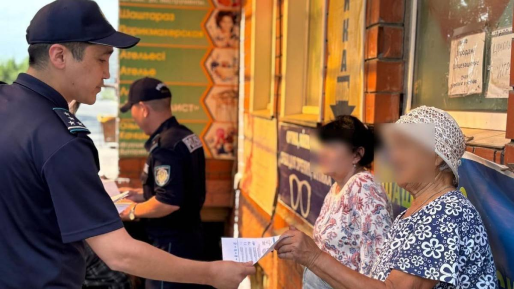 Почему полностью нельзя закрывать лицо: полицейские проводят разъяснительную работу