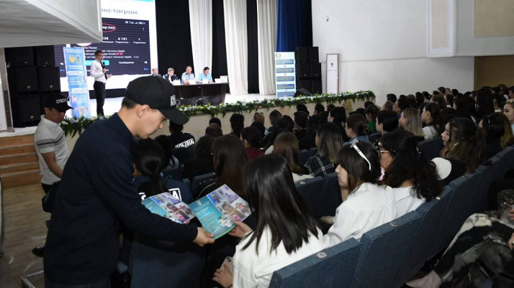 Профилактика работает: карагандинцы все чаще распознают схемы киберобмана