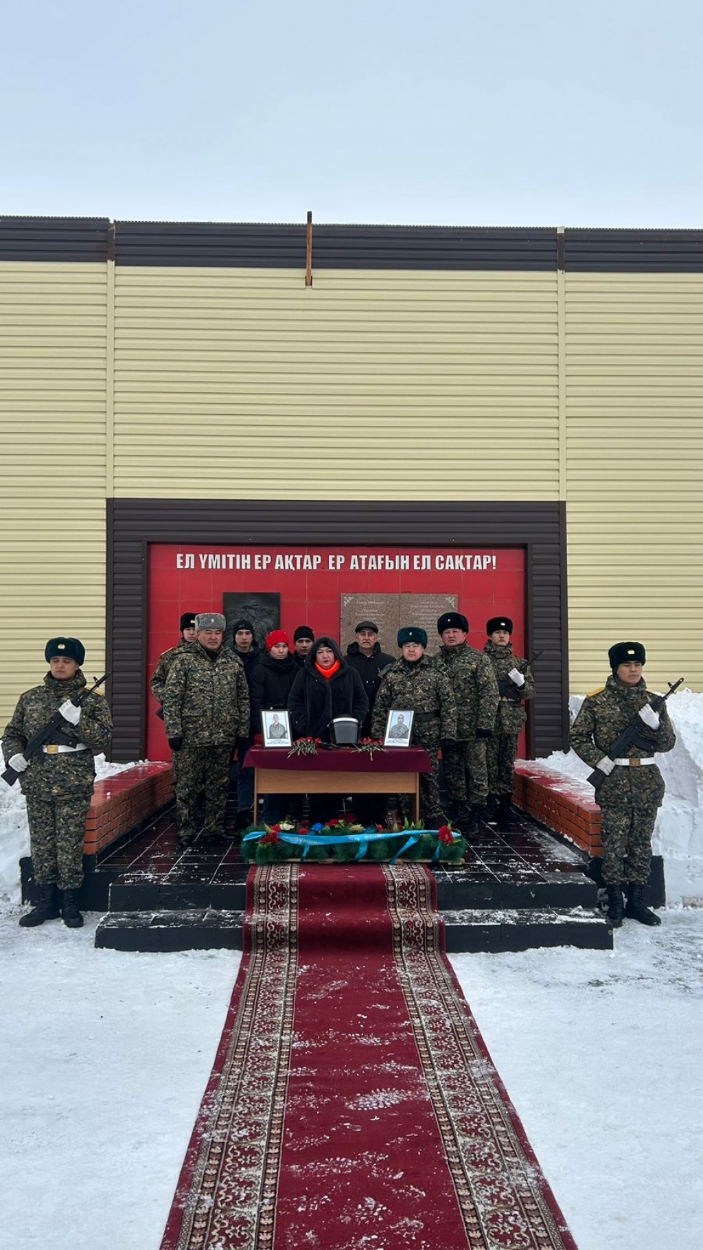 В Караганде почтили память солдат, погибших во время январских событий