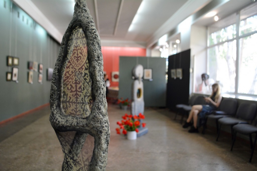 Реминисценция: персональная выставка Евгении Казаковой открылась в Караганде