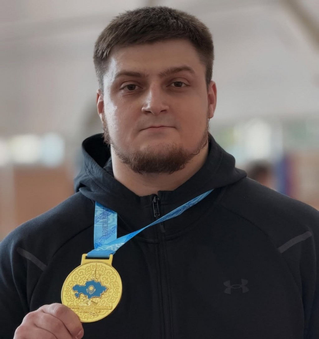 Три рекорда страны установил карагандинец на чемпионате Казахстана по тяжелой атлетике