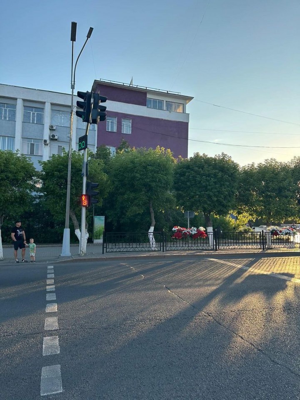 Карагандинцы жалуются на некорректную работу светофора в центре города