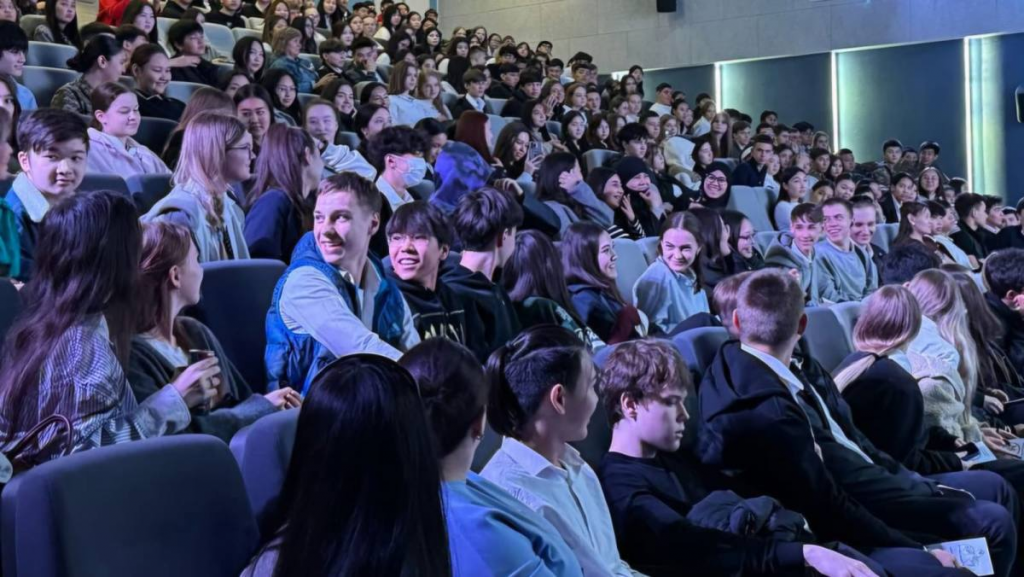 ДП организовал встречу старшеклассников с именитыми спортсменами в Караганде