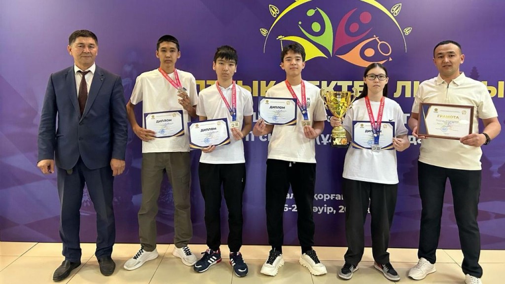 Карагандинские школьники заняли второе место на республиканском турнире по шахматам