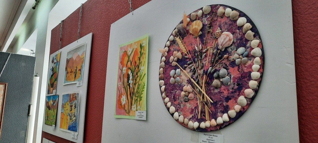 В Караганде до 30 января действует выставка работ детей с нарушением зрения