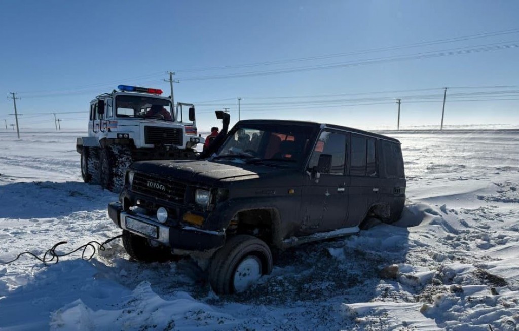 Қарда тұрып қалды: бірнеше автокөлік жүргізушілеріне Қарағанды облысында көмек қажет болды