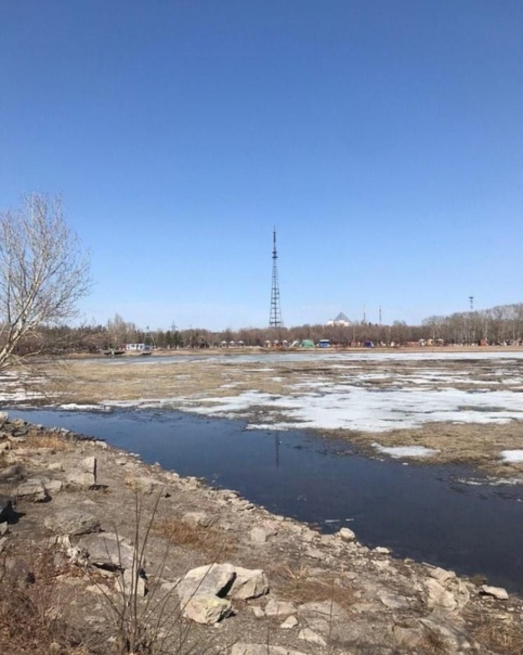 Русло реки Букпа в Караганде должны промыть чистой водой после загрязнения канализацией