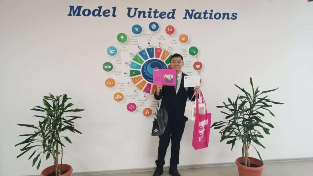 Қарағандыдан келген жетінші сынып оқушысы Spelling Bee халықаралық байқауының республикалық кезеңіндегі жеңісі үшін Ұлыбританияда оқу курсын алды