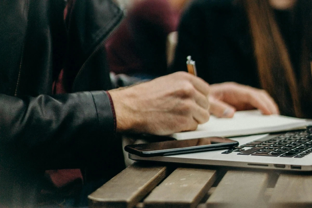 Правительство расширяет поддержку бизнеса и запускает новый Реестр отечественных товаров