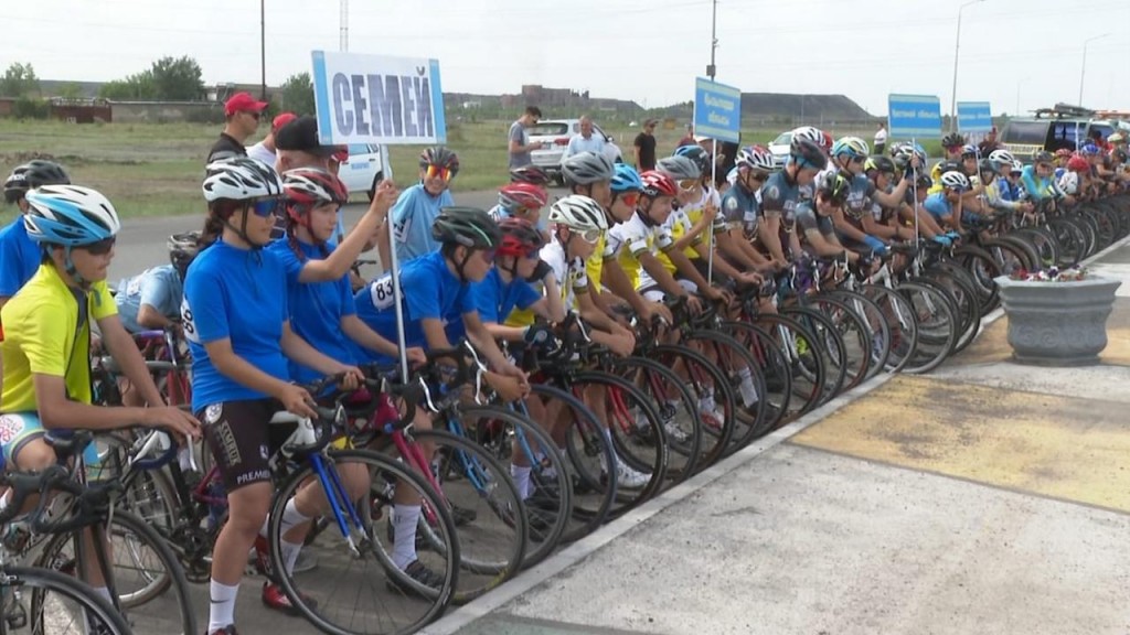 120 юных спортсменов принимают участие в многодневной велогонке в Сарани