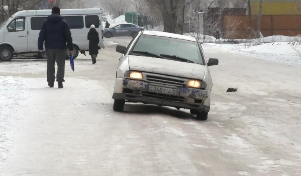 Карагандинцы поставили «двойку» акиму за состояние дорог и тротуаров