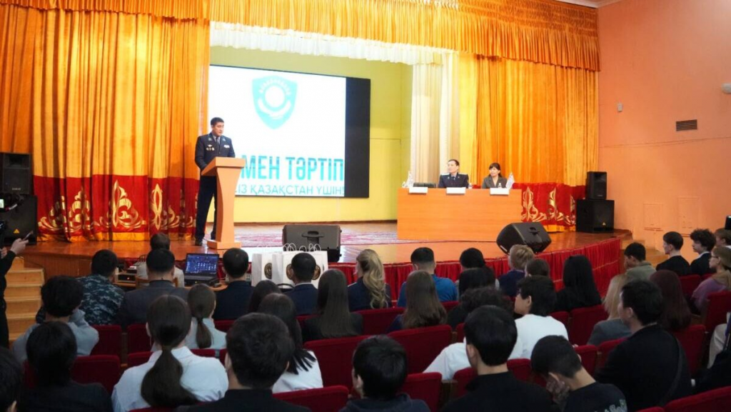 Полиция разъяснила студентам запрет на закрывающую лицо одежду в Карагандинской области