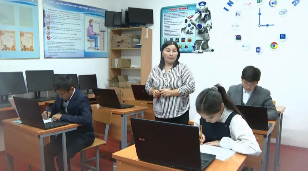 В школах Казахстана начался мониторинг образовательных достижений